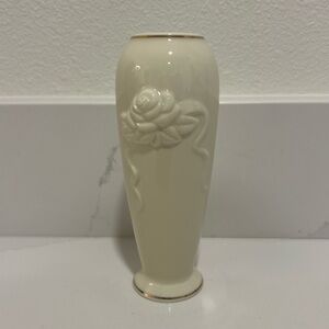 Lenox Beautiful Ivory Rose Blossom Karat Gold Trim Small Bud Flower Vase